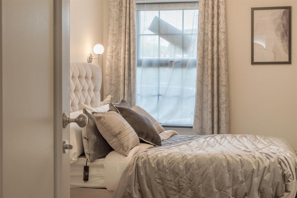 Additional property image - Shootersway, Berkhamsted