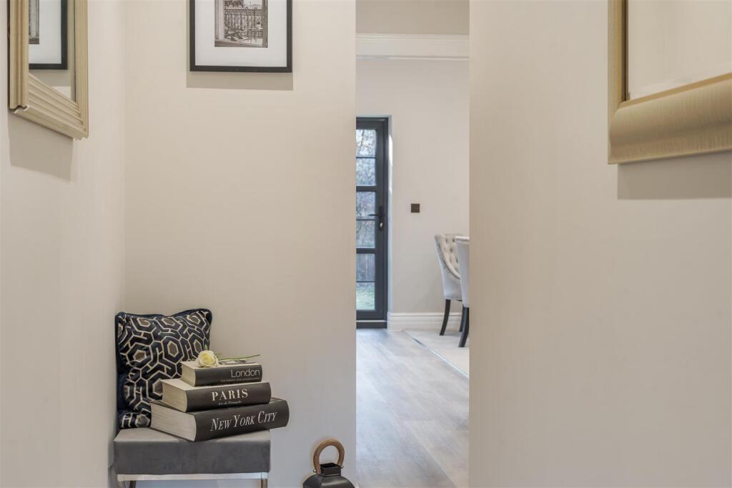 Additional property image - Shootersway, Berkhamsted