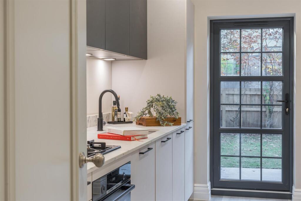 Additional property image - Shootersway, Berkhamsted