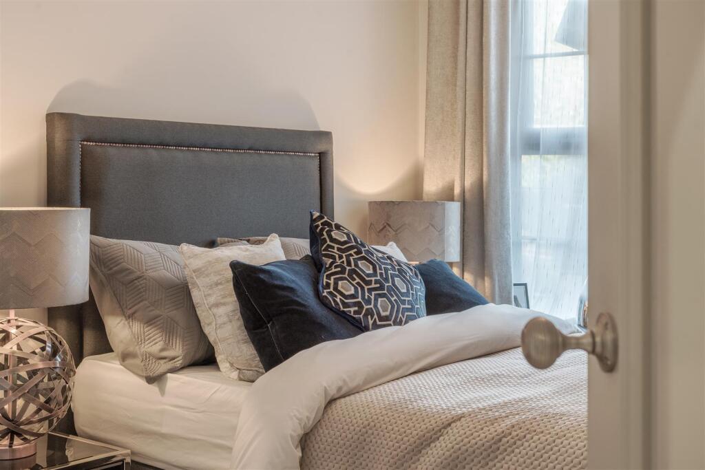 Additional property image - Shootersway, Berkhamsted