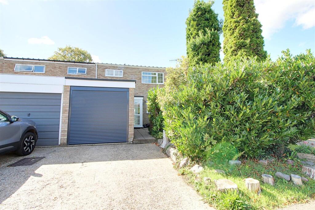 Main image of property: Curlew Close, Berkhamsted