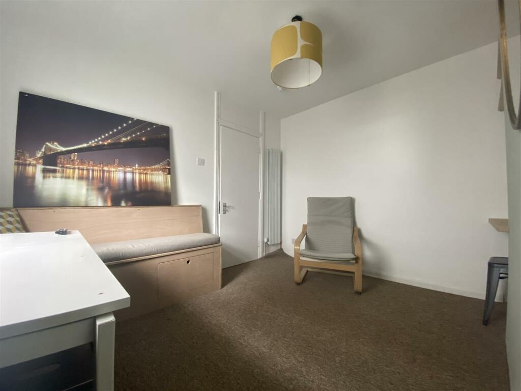 Additional property image - London Road - Smart & Spacious