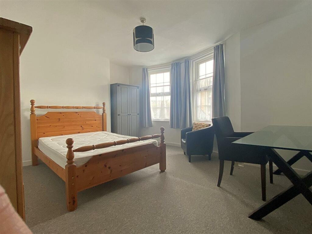 Additional property image - London Road - Smart & Spacious