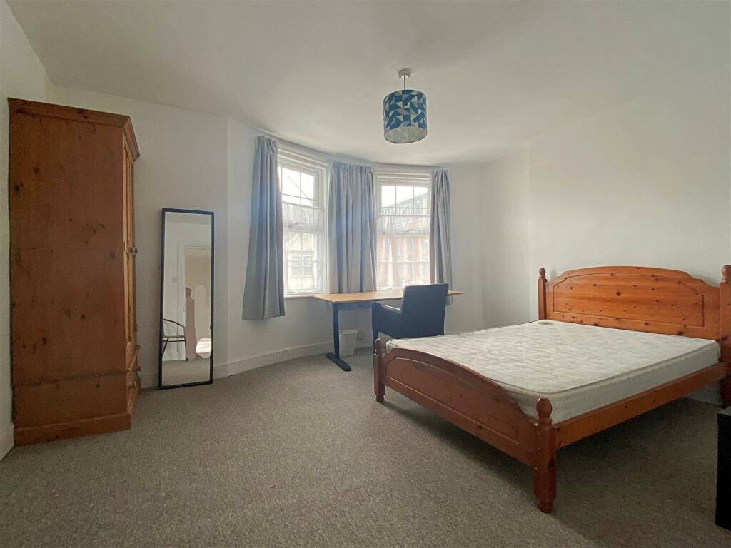 Additional property image - London Road - Smart & Spacious