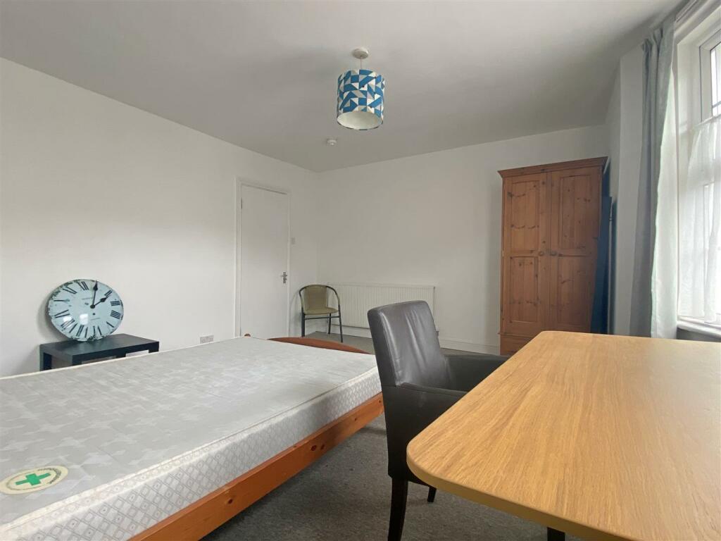 Additional property image - London Road - Smart & Spacious