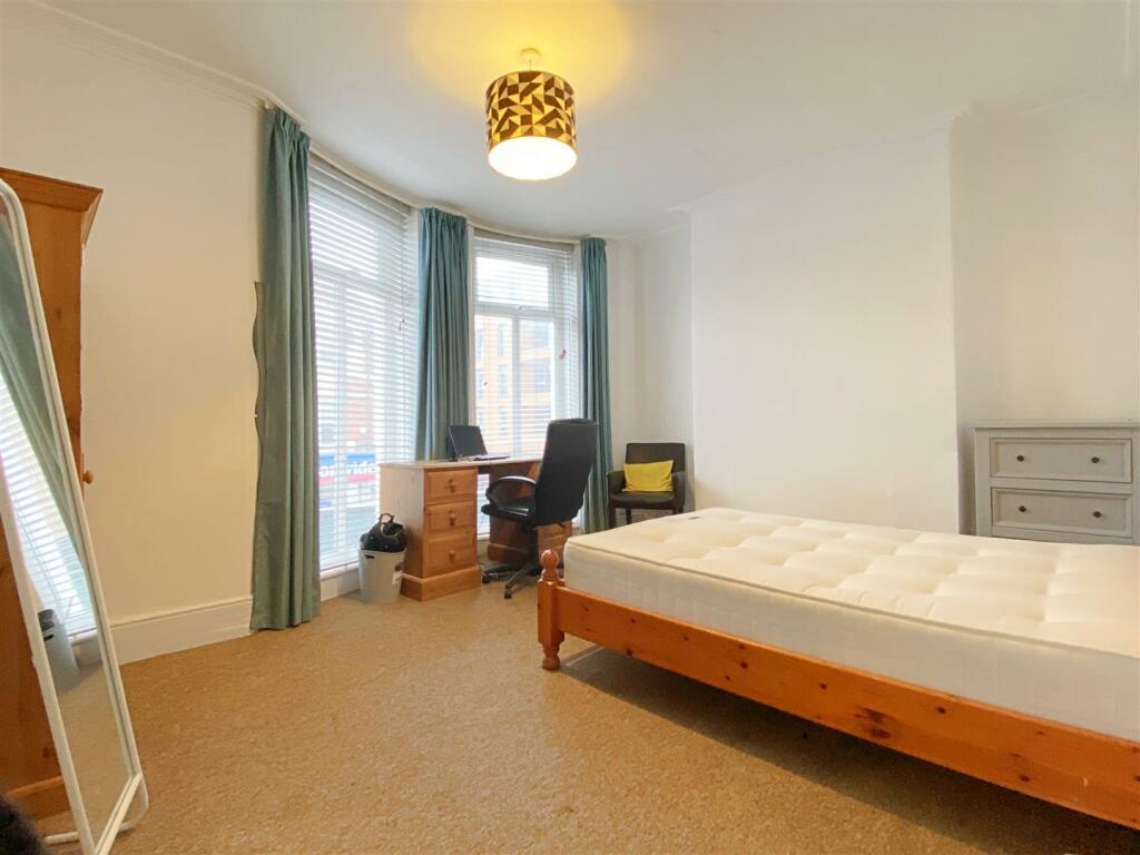 Additional property image - London Road - Smart & Spacious