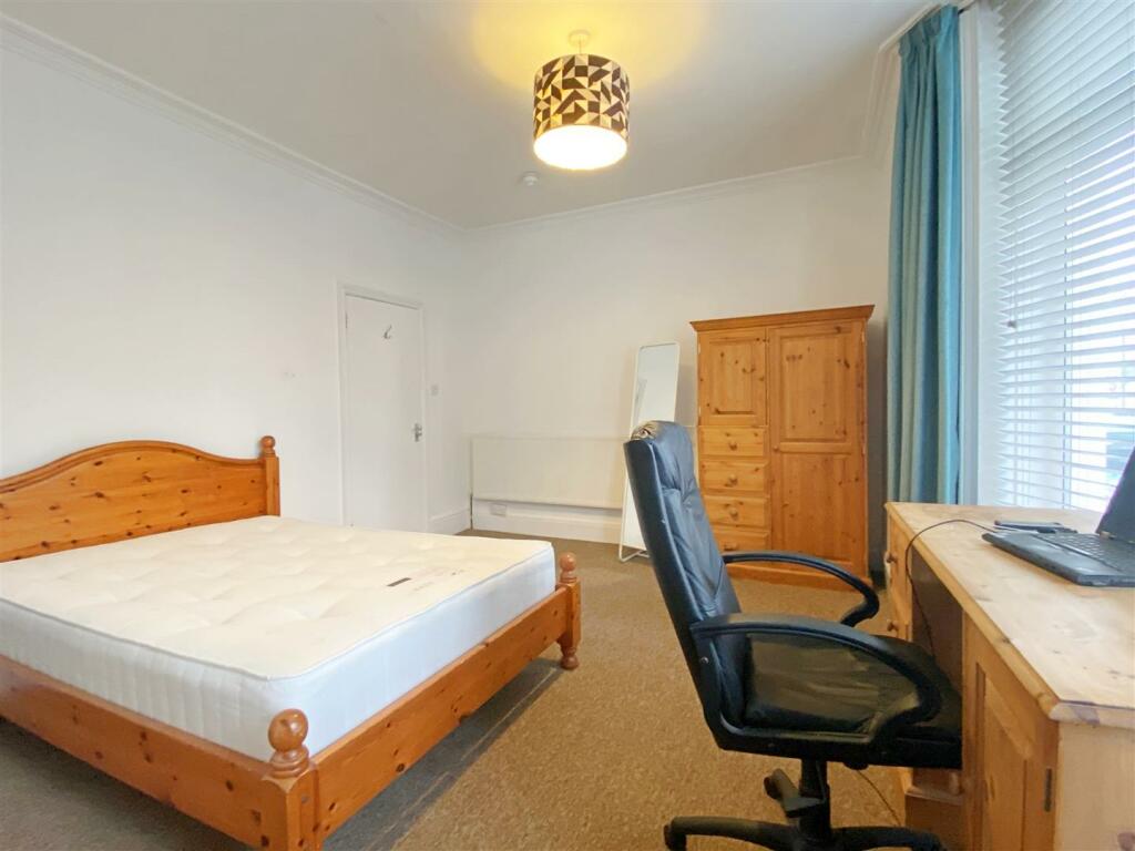 Additional property image - London Road - Smart & Spacious