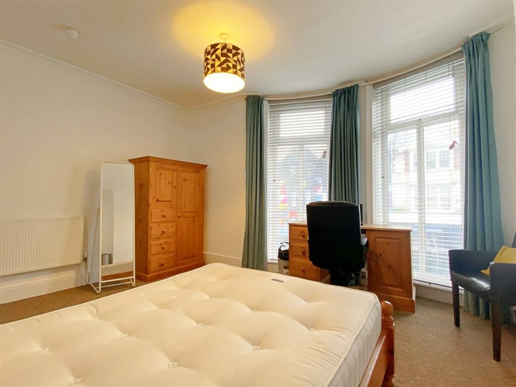 Additional property image - London Road - Smart & Spacious