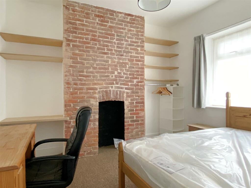 Additional property image - London Road - Smart & Spacious