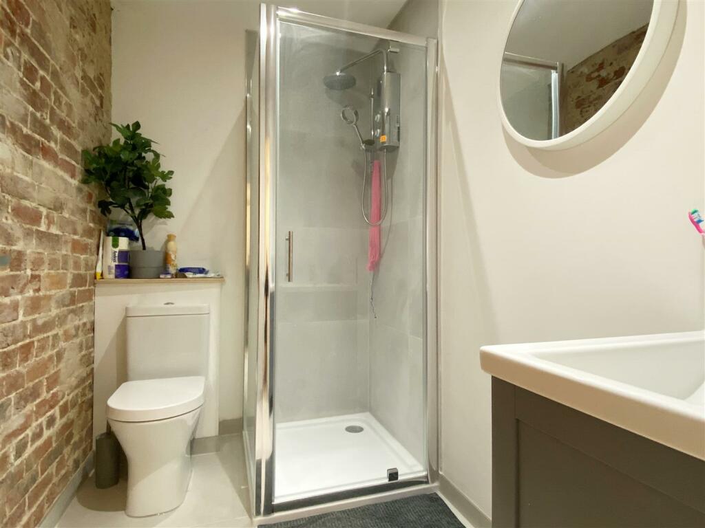 Additional property image - London Road - Smart & Spacious