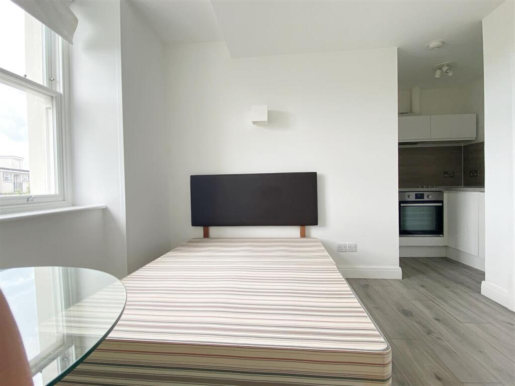 Additional property image - Buckingham Place - Modern Studio