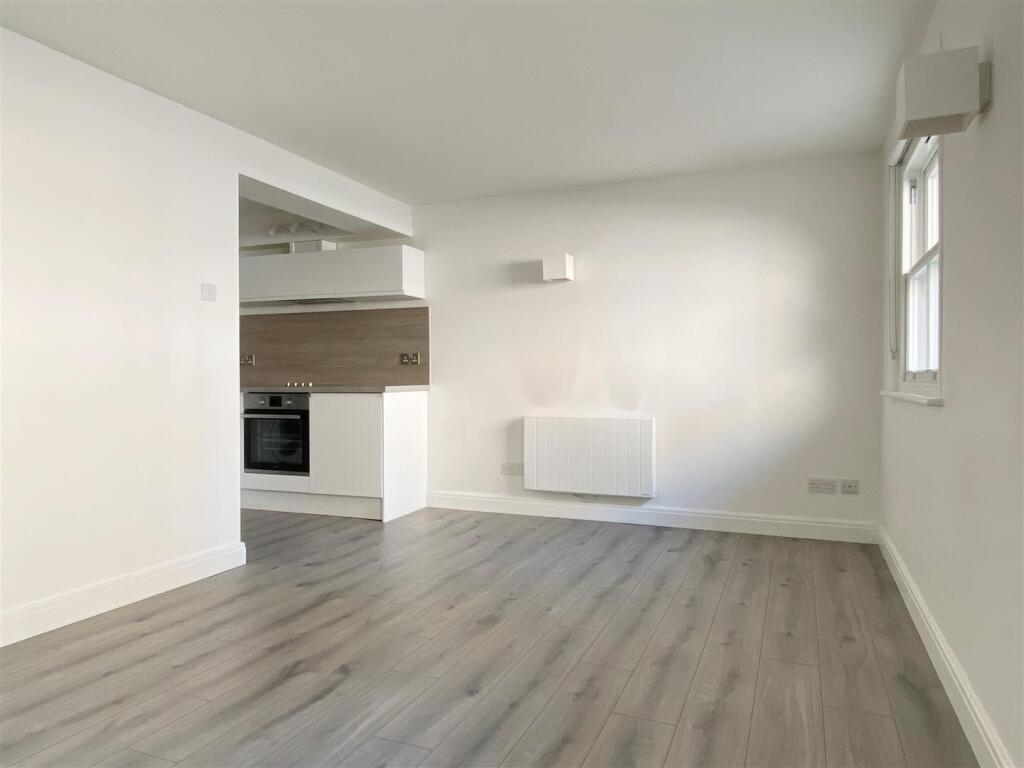 Main image of property: Buckingham Place - Modern Studio