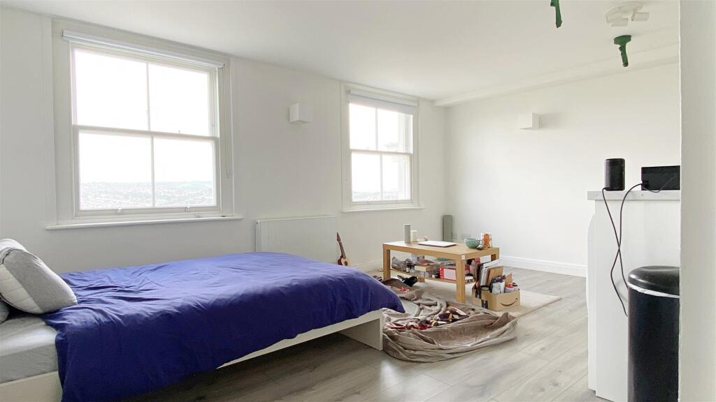 Main image of property: Buckingham Place - Modern Studio