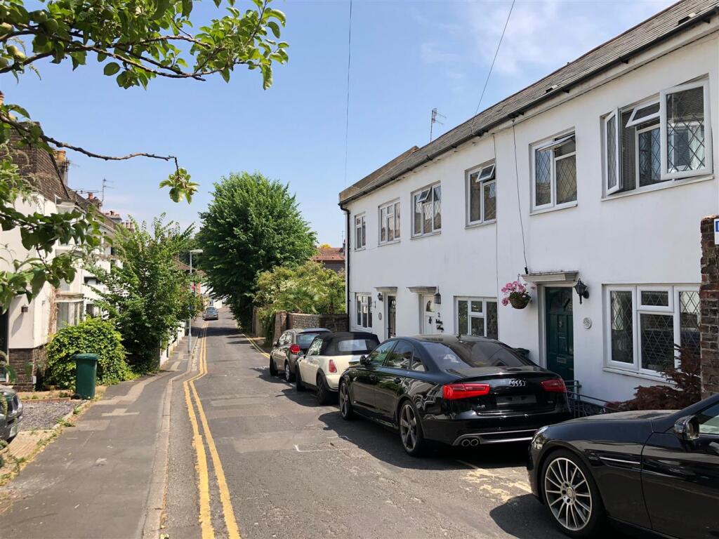 Main image of property: Middle Road - 17th Century Building
