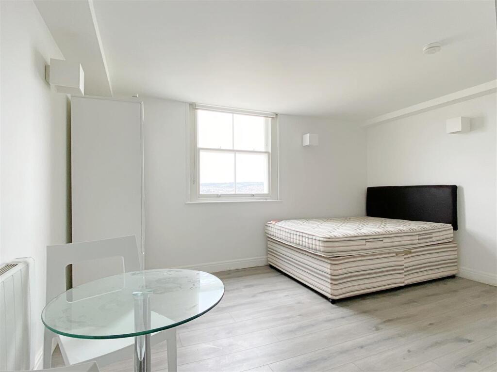 Main image of property: Buckingham Place - Modern Studio