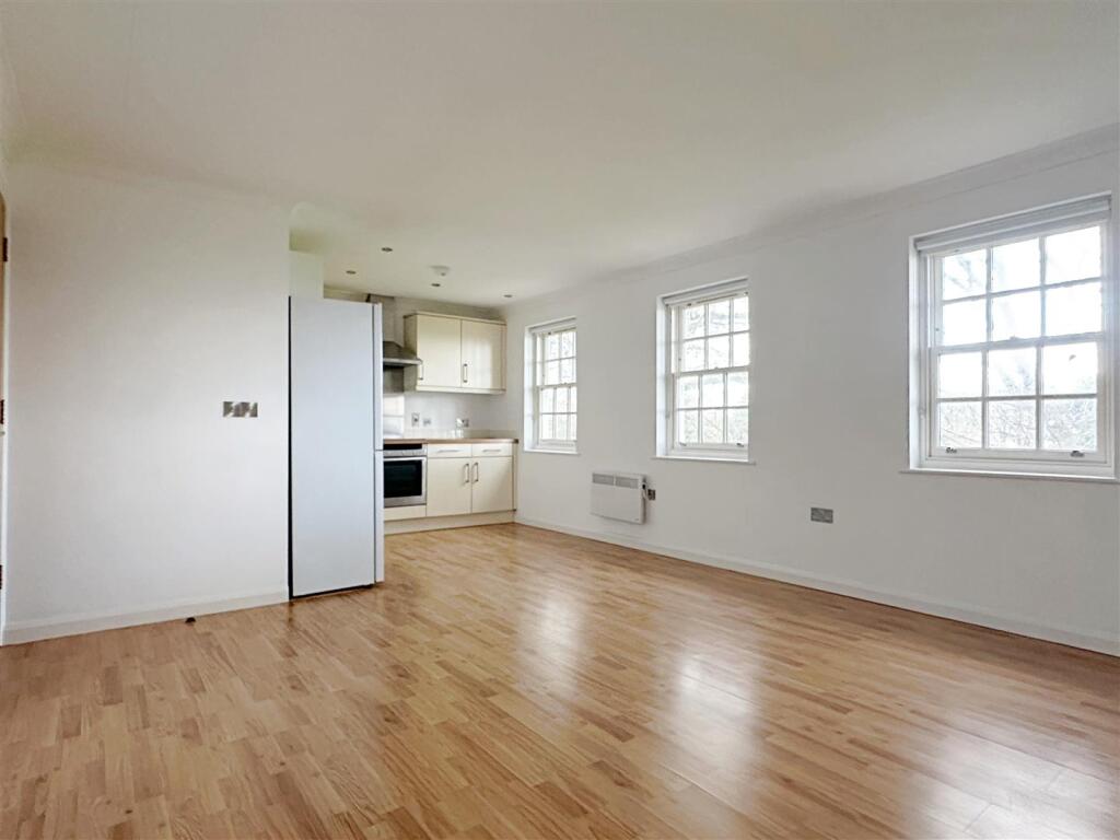 Main image of property: Warwick Road - Quiet Location