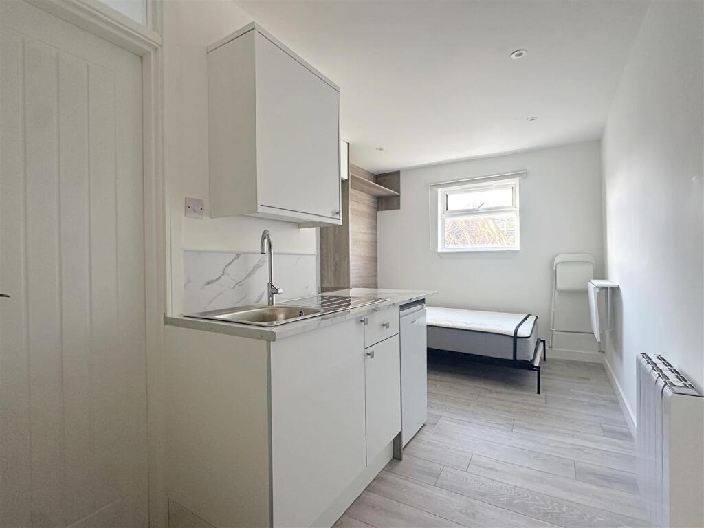 Main image of property: Lansdowne Place - Modern Studio