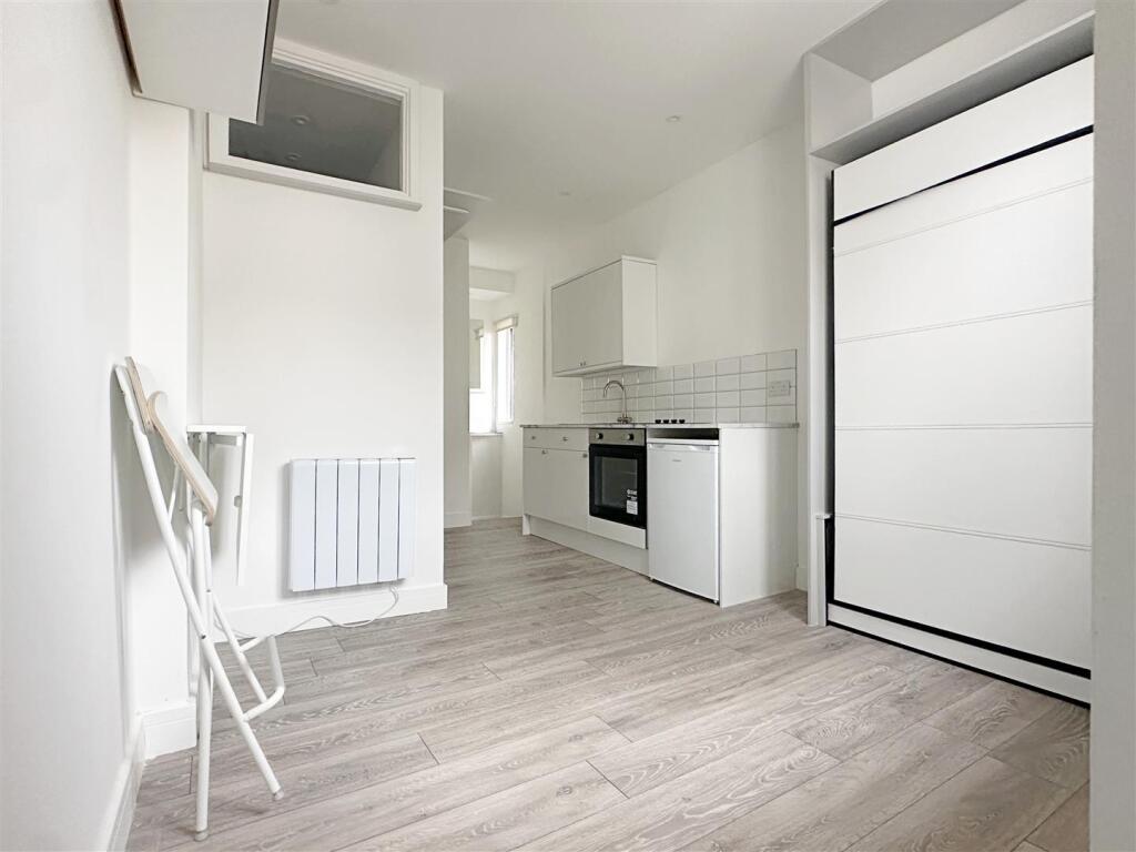 Main image of property: Lansdowne Place - Modern Studio