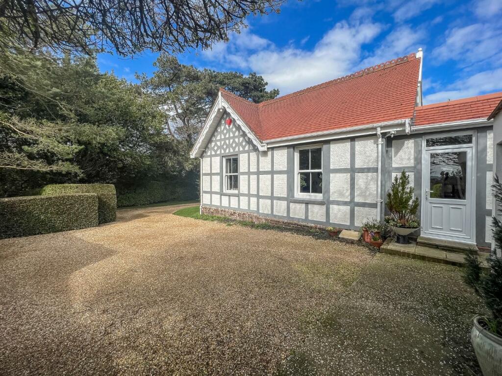 3 bedroom detached house for sale in Brocks Copse Road, Wootton Bridge