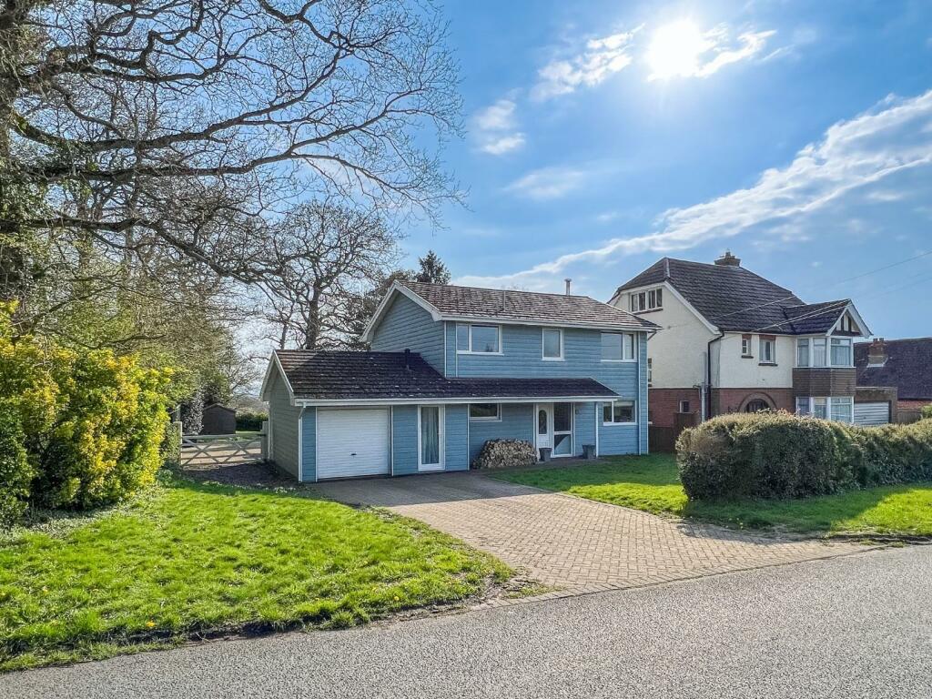 4 bedroom detached house for sale in Alverstone Road, East Cowes, PO32