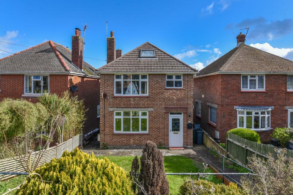 3 bedroom detached house for sale in Alvington Road, Newport, PO30