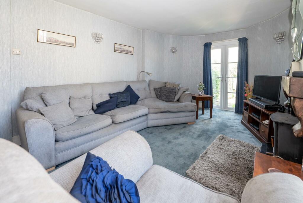 4 bedroom semidetached house for sale in Monkton Street, Ryde, PO33