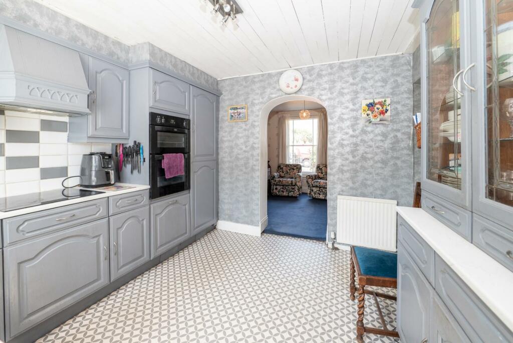 4 bedroom semidetached house for sale in Monkton Street, Ryde, PO33