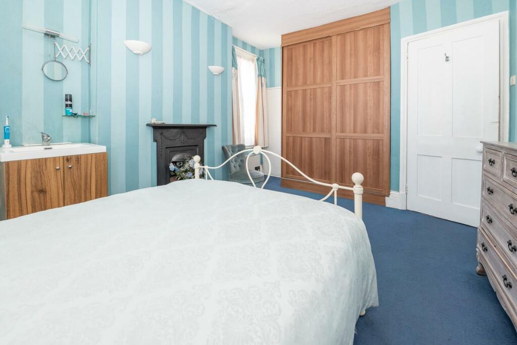 4 bedroom semidetached house for sale in Monkton Street, Ryde, PO33