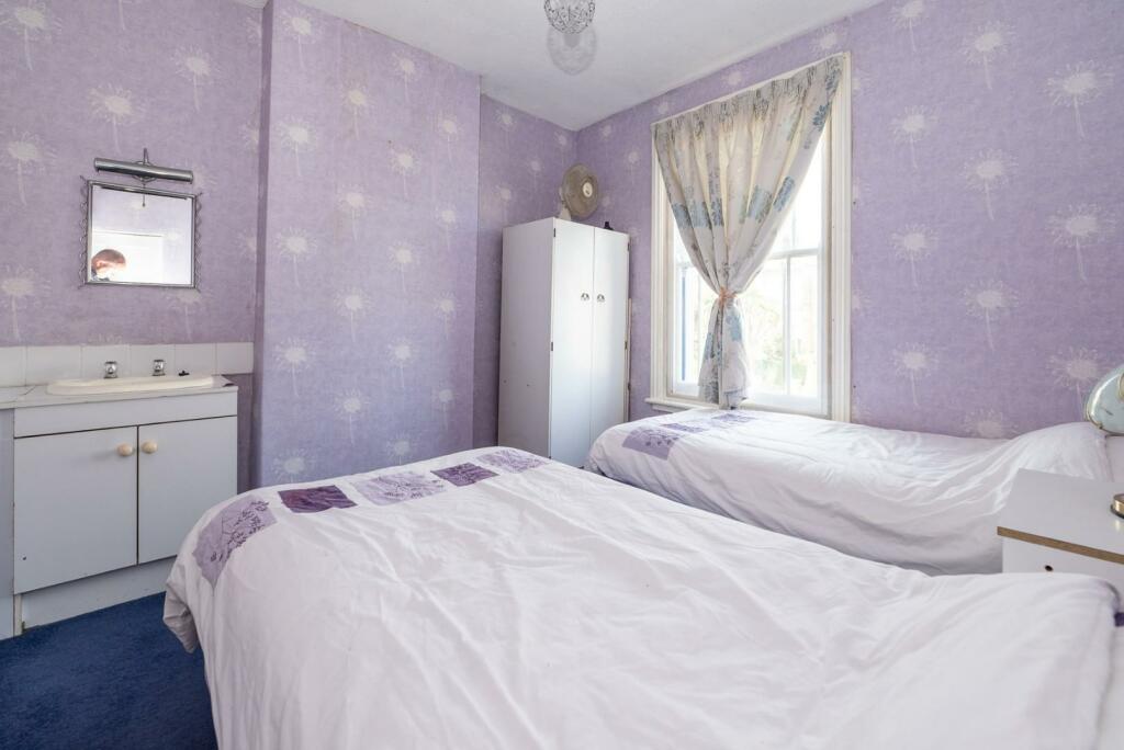4 bedroom semidetached house for sale in Monkton Street, Ryde, PO33