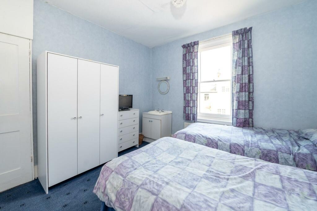 4 bedroom semidetached house for sale in Monkton Street, Ryde, PO33