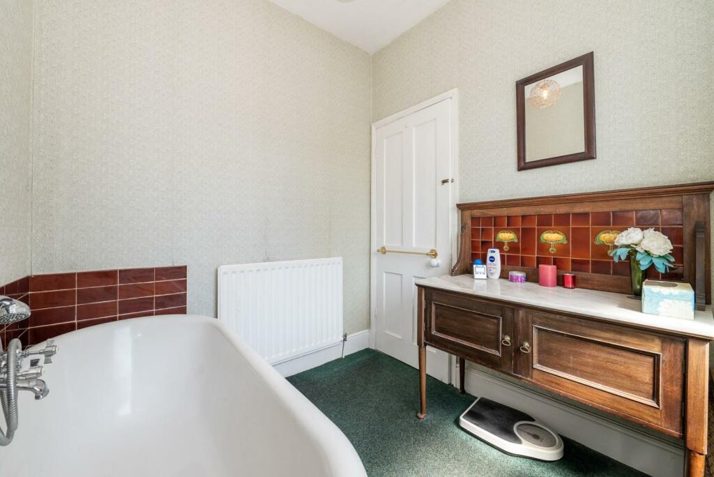 4 bedroom semidetached house for sale in Monkton Street, Ryde, PO33