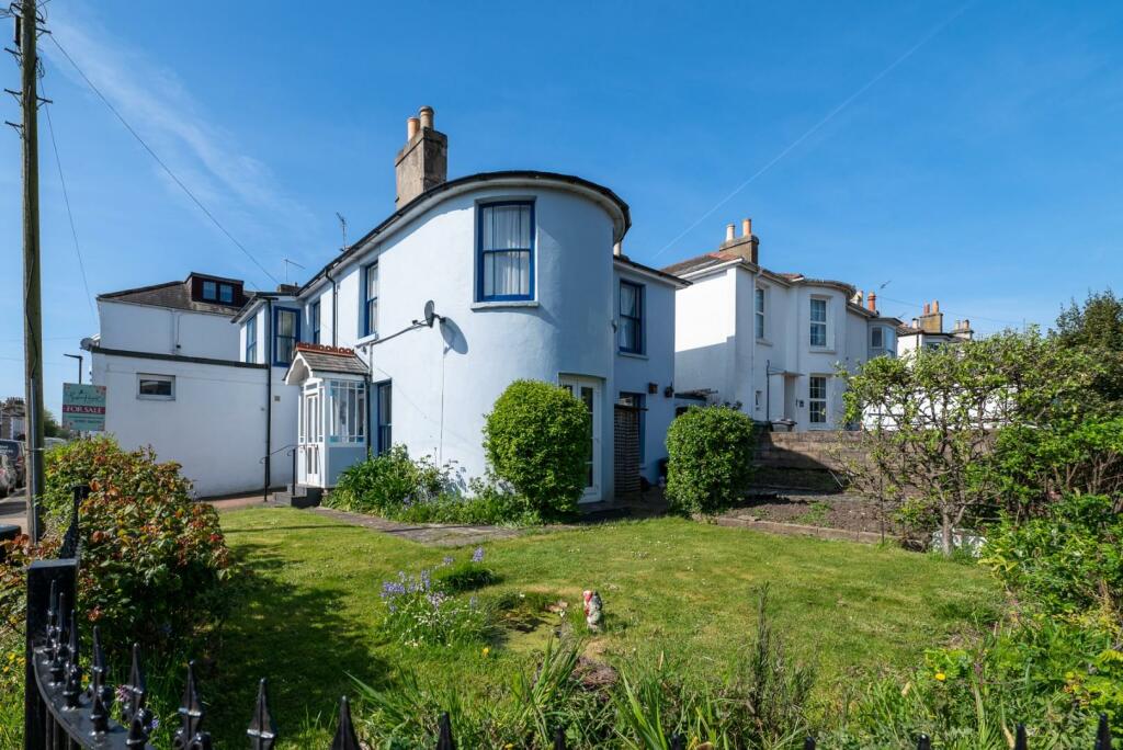 4 bedroom semidetached house for sale in Monkton Street, Ryde, PO33