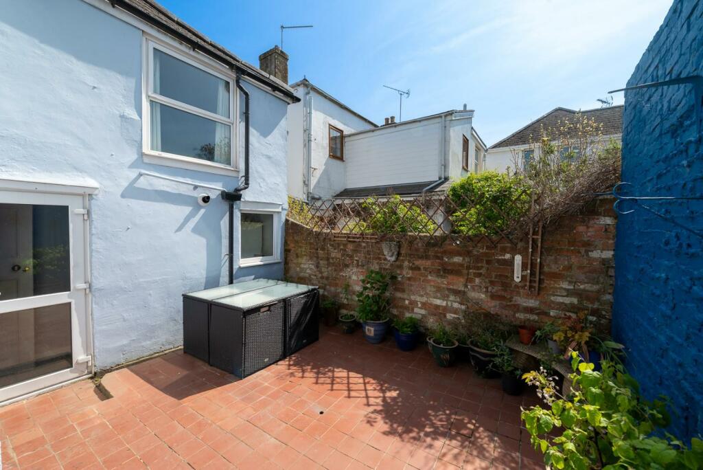 4 bedroom semidetached house for sale in Monkton Street, Ryde, PO33