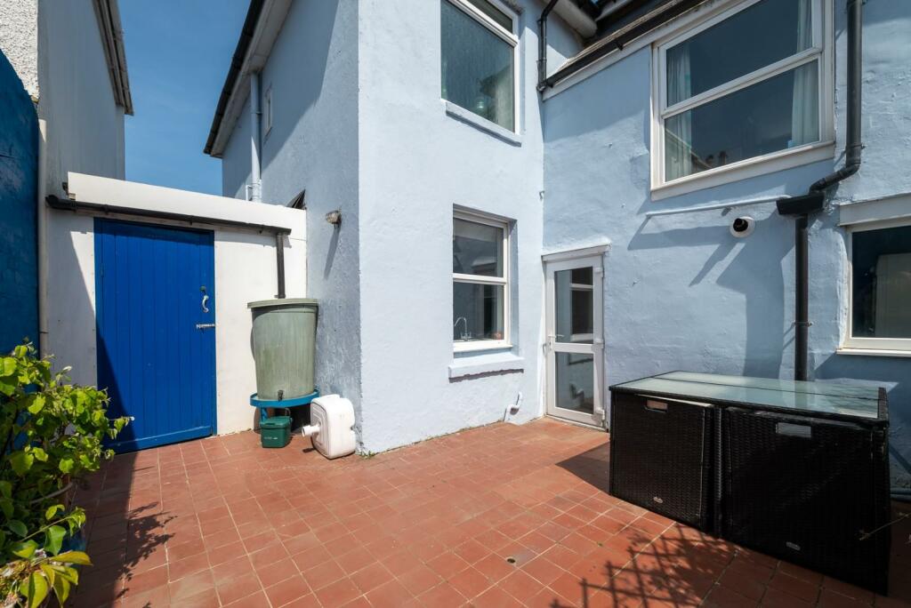 4 bedroom semidetached house for sale in Monkton Street, Ryde, PO33
