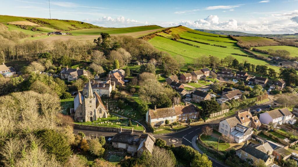 Main image of property: - CHAIN FREE - Shorwell