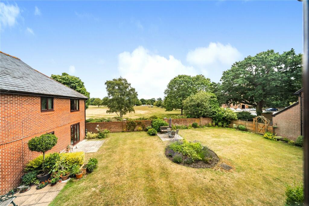 2 bedroom apartment for sale in Badgers Croft, Victoria Road, Mortimer