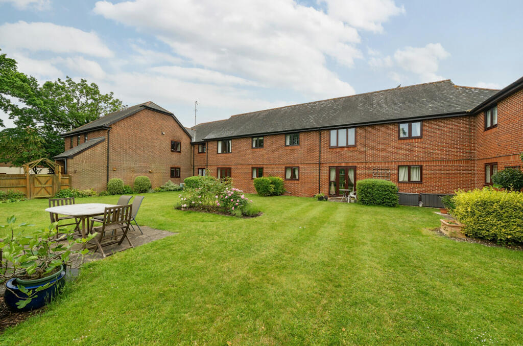 2 bedroom apartment for sale in Badgers Croft, Victoria Road, Mortimer
