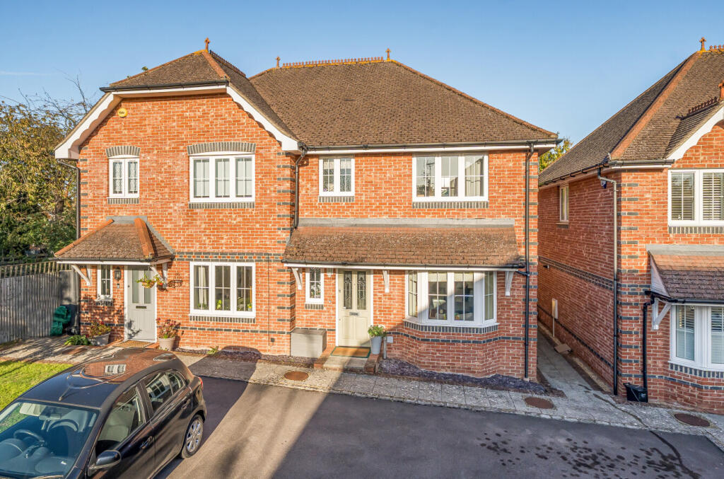 Main image of property: Chaffey Close, Woodley, Reading, Berkshire, RG5