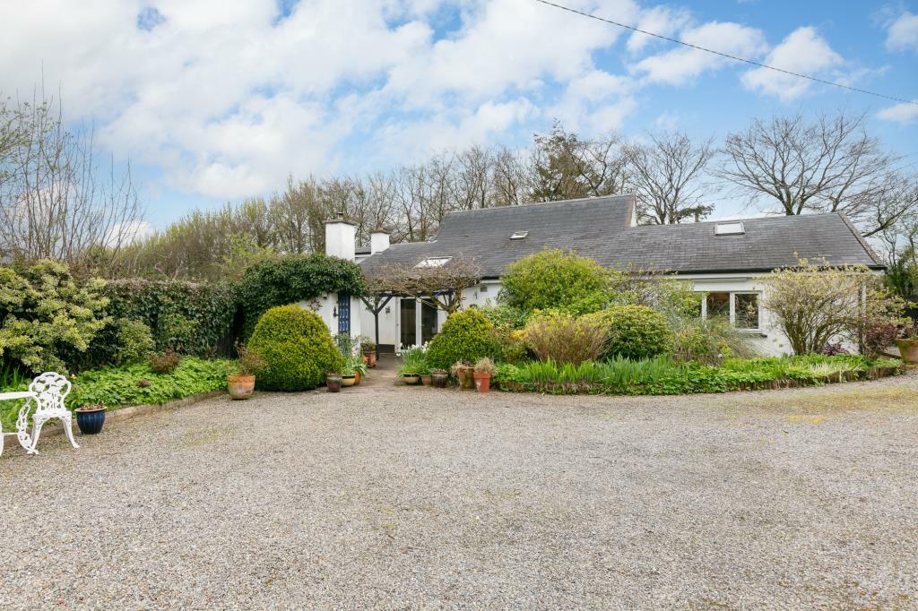 Detached house in The Lodge, Tomfarney...