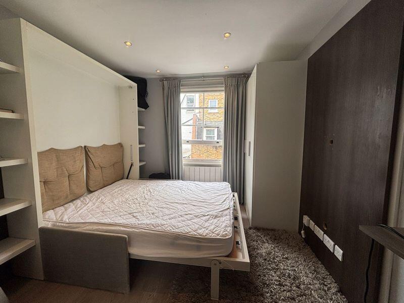 Main image of property: Modern Studio Flat – Prime Hammersmith & Fulham Location