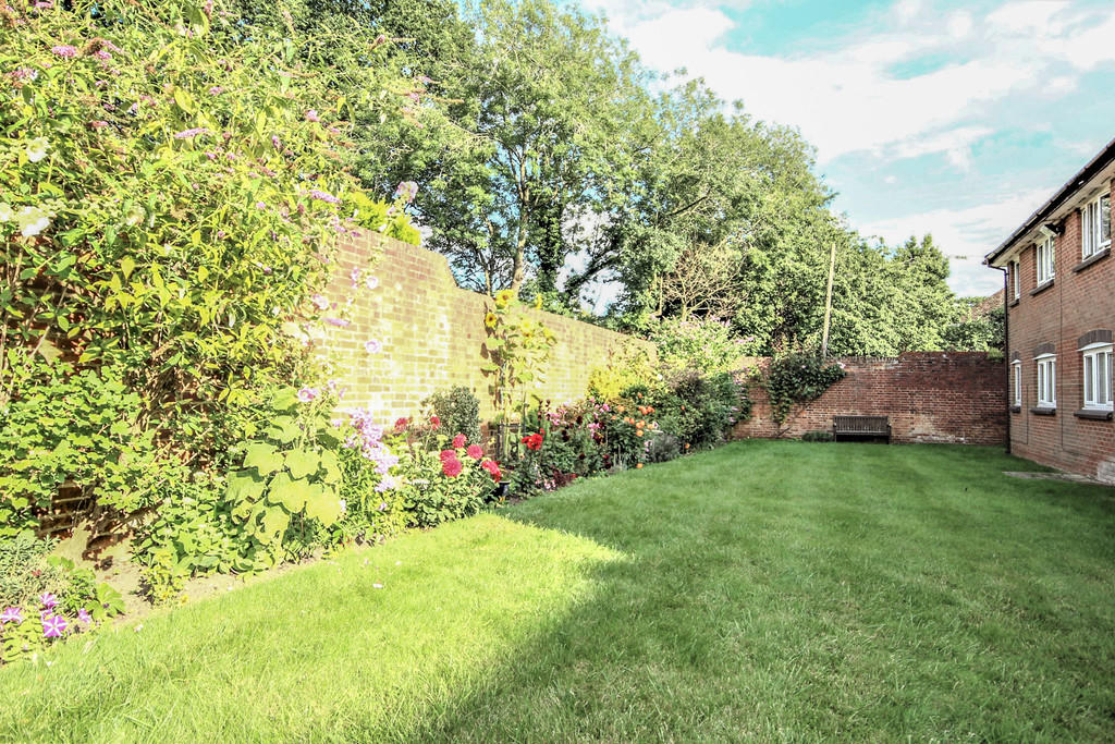 1 bedroom for sale in Acorn Drive, Wokingham, RG40