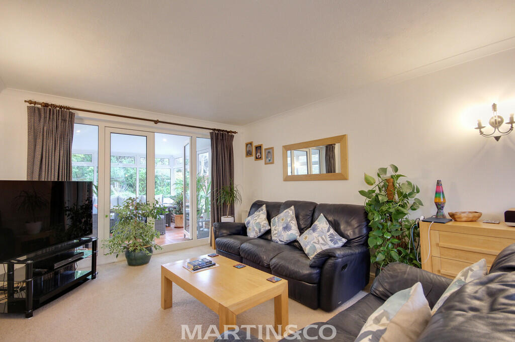 4 bedroom detached house for sale in Broom Grove, Wokingham, RG41