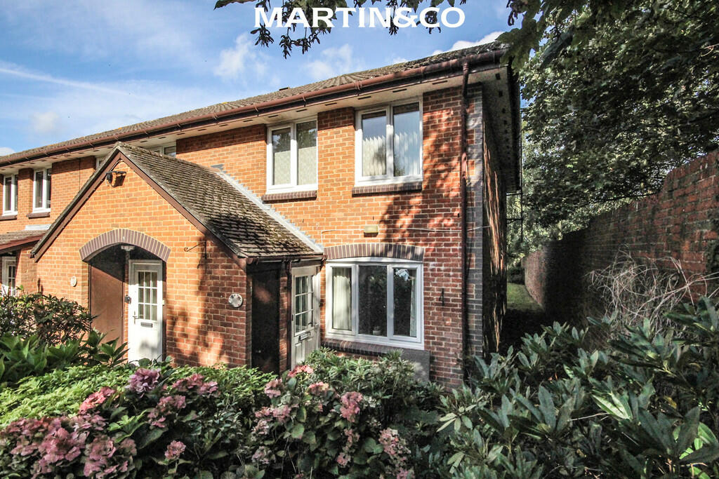 1 bedroom ground floor for sale in Acorn Drive, Wokingham, RG40