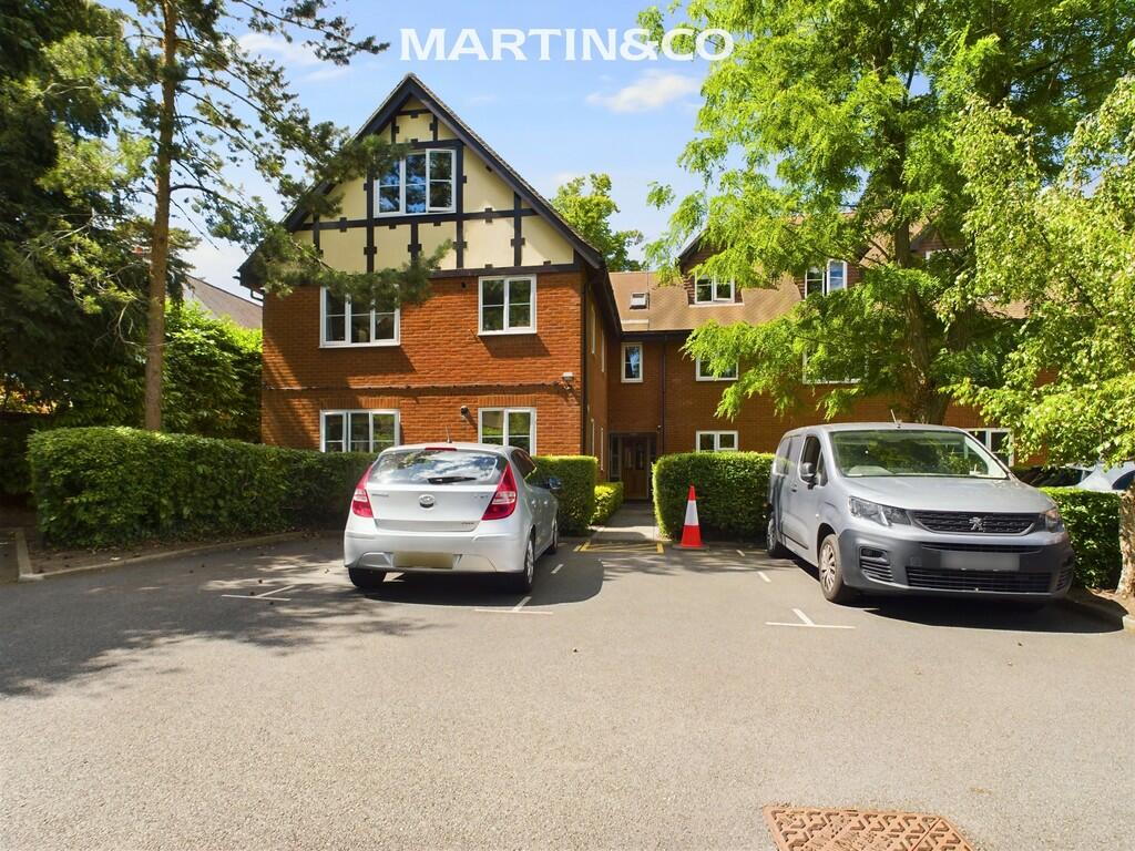 2 bedroom apartment for sale in Rectory Road Wokingham, RG40