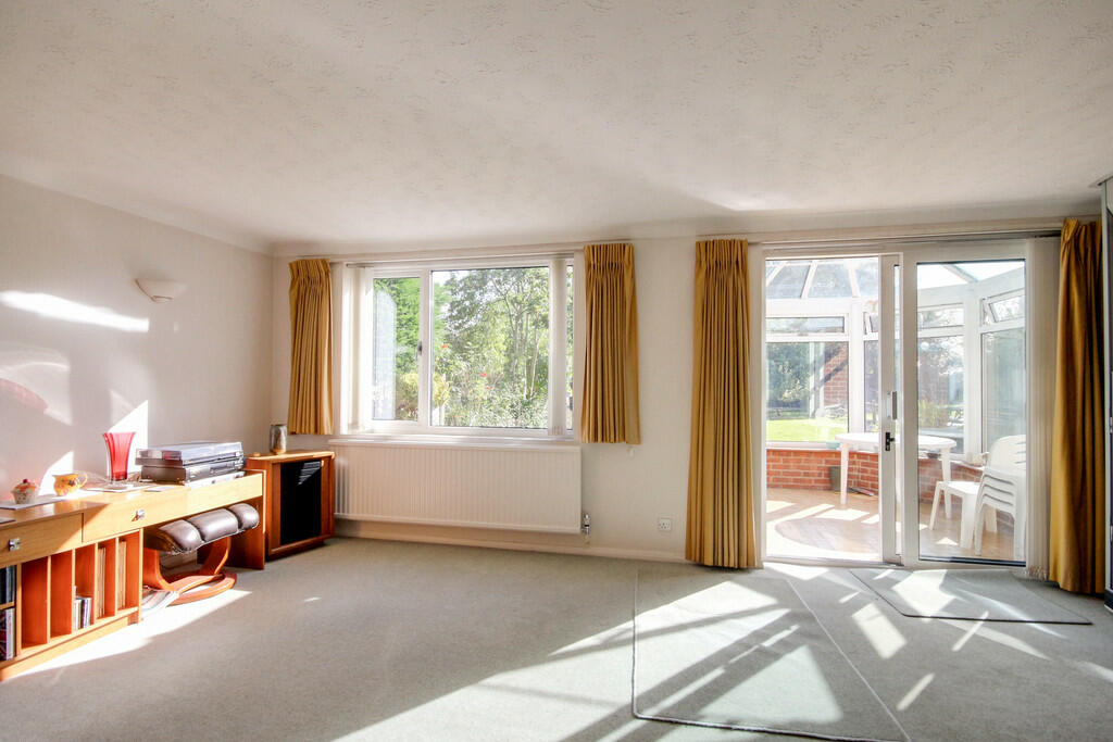 4 bedroom detached house for sale in Barkham Road, Wokingham, RG41