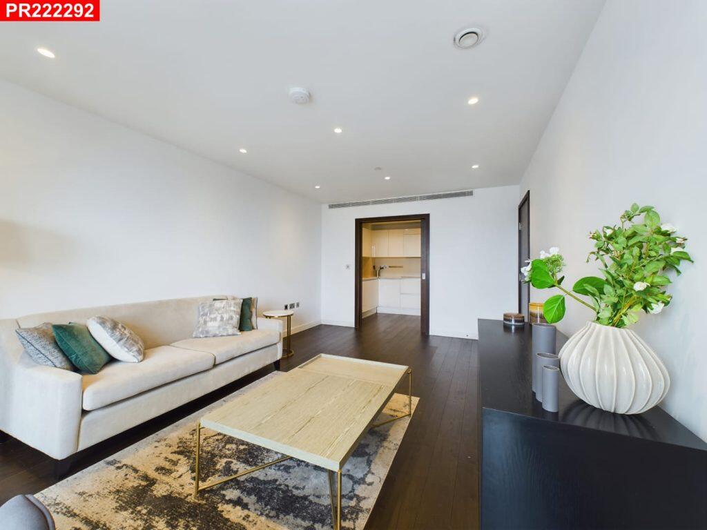 Main image of property: Royal Mint Street, Tower Hill, E1 8ZZ – 2 Bedrooms Flat