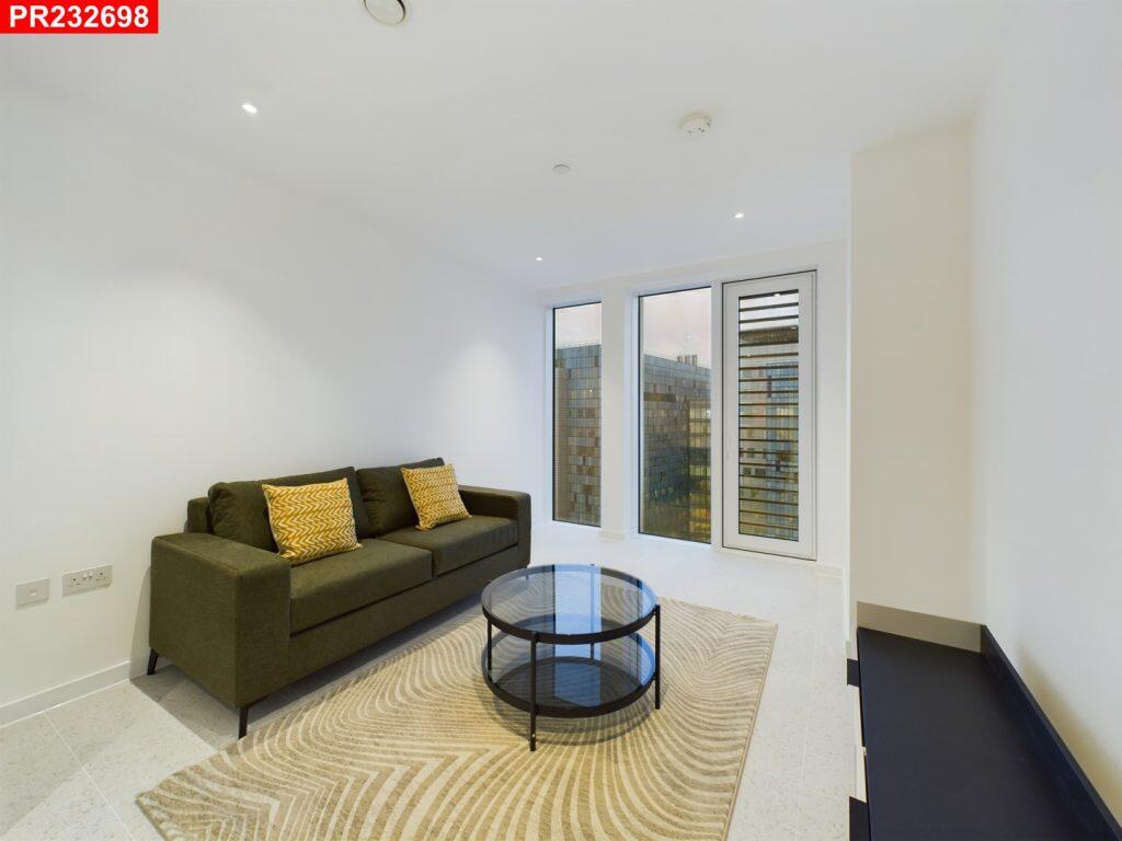 Main image of property: Cendal Crescent, Whitechapel, E1 2FU – 1 Bedroom Flat
