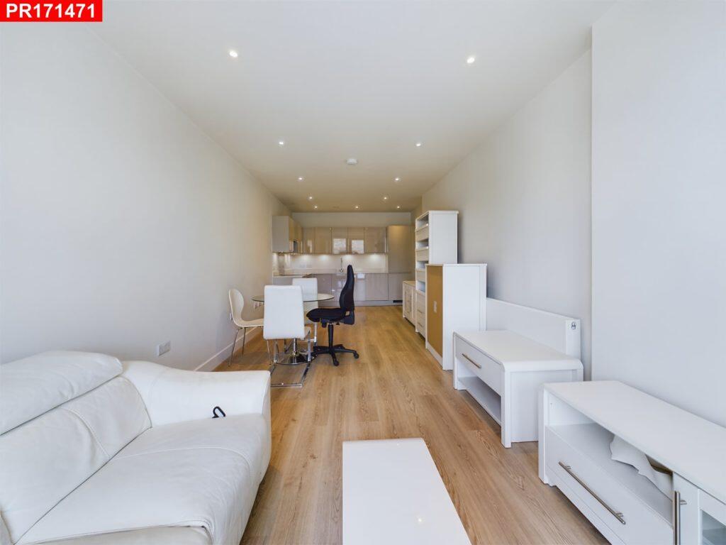 Main image of property: Leamouth – 2 Bedrooms Flat