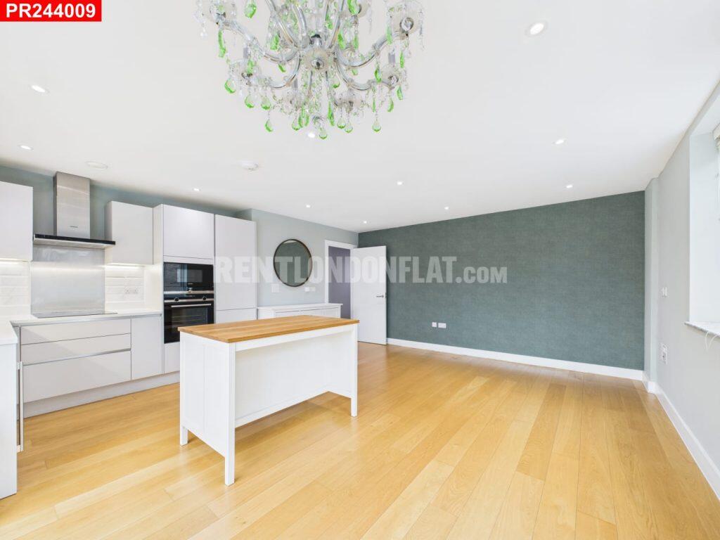 Main image of property: Kilburn – 3 Bedrooms Flat