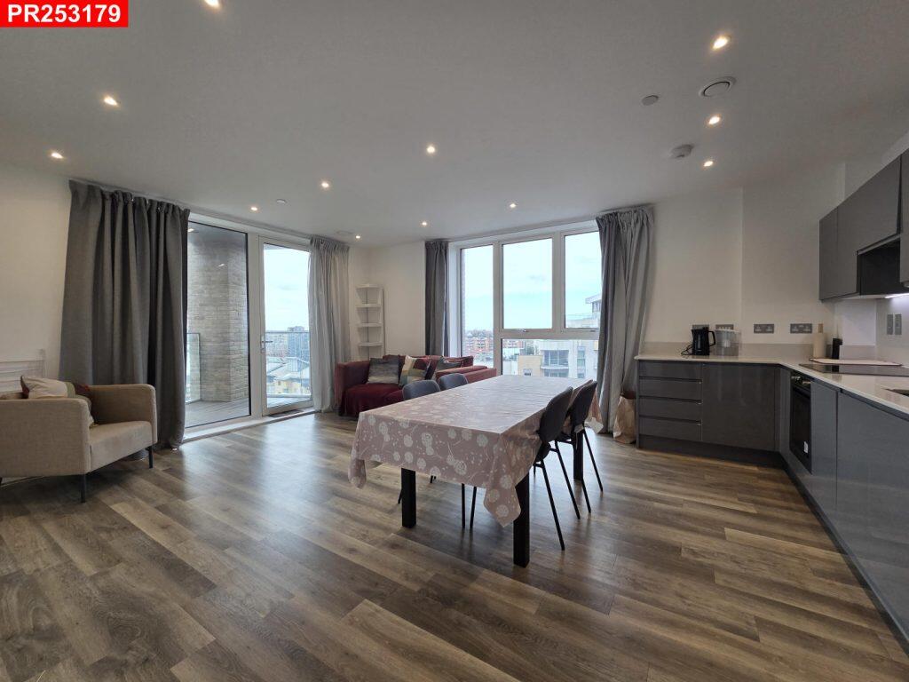 Main image of property: Battersea – 2 Bedrooms Flat